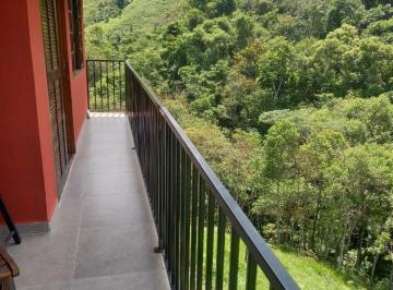 Casa de 2 quartos, Visconde de Mauá · Linda casa recém construída na Ponte dos Cachorros, 10 min. da Vila de Mauá.
