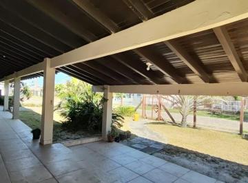 Casa · 450m² · 5 Quartos · 7 Vagas · Excelente casa a Beira Mar cinco suites