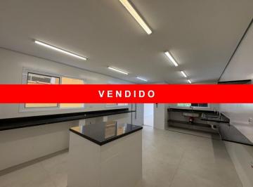 Foto 28 · Casa à venda em Atibaia-SP no Jardim Alvinópolis: 2 suítes, 3 banheiros, 2 vagas de garagem e 150m².