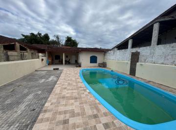 Casa de 2 quartos, Itanhaém · Casa pra venda em Itanhaém.Possui piscina e 2 dormitórios.