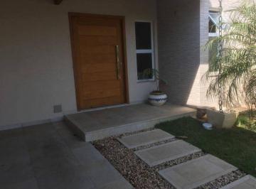 Casa · 450m² · 5 Quartos · 2 Vagas · 2 Casas, ao lado da Al. Lucas, serve residencial e ou comercial.