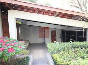 Casa · 308m² · 3 Quartos · 2 Vagas · Belo sobrado a venda no Campo Belo com três suítes.
