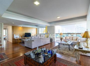 Apartamento · 195m² · 3 Quartos · 3 Vagas · Apartamento à venda em Moema 1 por andar 195metros 3 suítes 3 vagas