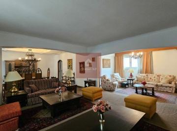 Apartamento · 230m² · 3 Quartos · 3 Vagas · Apartamento com 3 dormitórios, 1 suíte, 3 vagas e com 230m² - Bela Vista