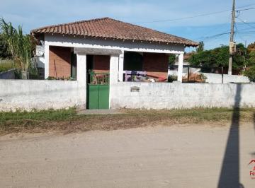 Casa · 200m² · 3 Quartos · 1 Vaga · Casa com 3 Quartos Espaçosa – Iguabinha, Araruama RJ – R$ 215.000