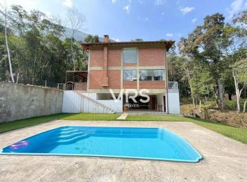 00911908d4e921f597890a6353306f1b5957bea5 · Casa incorporada à natureza no bairro de Três Córregos