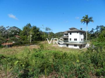 6a2b1a8d4f4cedb02fccc2ac71b7be84df295a2a · Casa em construção localizada em dois terrenos totalmente planos