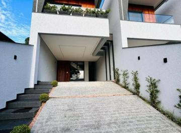 a5635ee426fcd71421703bbe5a0083388fe54d11 · Sobrado com 3 suítes à venda, 164 m² por R$ 1.034.000 - Gloria - Joinville/SC