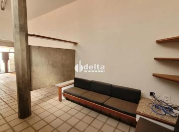 Casa · 300m² · 3 Quartos · 2 Vagas · Casa comercial disponível para locação e venda no bairro Nossa Senhora Aparecida em Uberlândia-MG