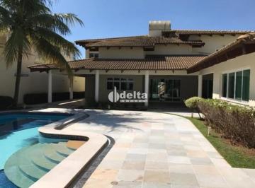 Casa · 581m² · 4 Quartos · 6 Vagas · Casa residencial disponível para locação no bairro Cidade Jardim em Uberlândia-MG