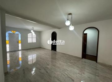Comercial · 234m² · 4 Quartos · 3 Vagas · Casa comercial disponível para locação e venda no bairro Fundinho em Uberlândia-MG