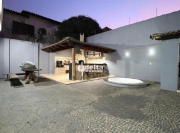 Casa · 250m² · 3 Quartos · 3 Vagas · Casa Mobiliada disponível para locação no bairro Cidade Jardim em Uberlândia-MG