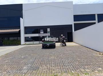 Comercial · 358m² · 4 Vagas · Galpão disponível para locação no bairro Alto Umuarama em Uberlândia-MG