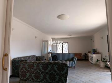 Casa · 1000m² · 3 Quartos · 6 Vagas · Casa disponível para locação no bairro Cidade Jardim em Uberlândia-MG