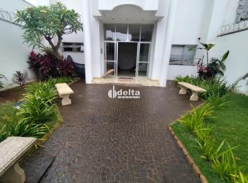 Photo 1 · Prédio comercial disponível para locação no bairro Lidice em Uberlândia-MG