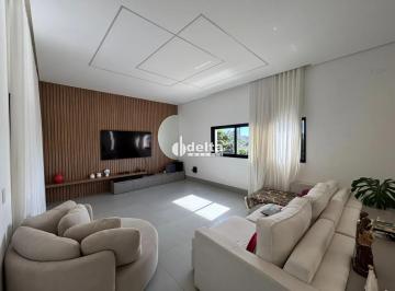 Casa · 432m² · 3 Quartos · 2 Vagas · Casa residencial com 3 quartos sendo 1 suíte disponível para venda no bairro Cidade Jardim em Uberlâ