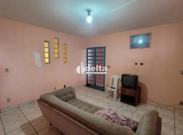 Casa · 250m² · 5 Quartos · 2 Vagas · Casa residencial disponível para locação e venda no bairro Brasil em Uberlândia-MG