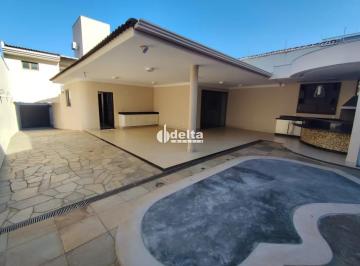 Casa · 270m² · 3 Quartos · 3 Vagas · Casa residencial com 3 quartos sendo 2 suítes, disponível para locação no bairro Lidice em Uberlândi