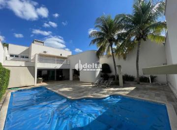 Casa · 416m² · 4 Quartos · 3 Vagas · Casa residencial disponível para Locação no bairro Jardim Karaíba em Uberlândia-MG.