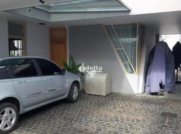 Casa · 216m² · 3 Quartos · 4 Vagas · Casa residencial com 3 quartos sendo 2 suítes, disponível para locação e venda no bairro Saraiva em