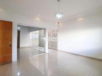 Comercial · 280m² · 4 Quartos · 3 Vagas · Casa com 4 quartos disponível para Locação no bairro Brasil em Uberlândia-MG