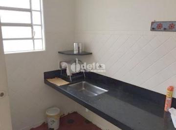 Comercial · 203m² · 1 Vaga · Casa comercial disponível para locação no bairro Martins em Uberlândia-MG