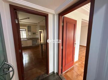 Apartamento · 203m² · 4 Quartos · 3 Vagas · Apartamento disponível para locação e venda no bairro Tabajaras em Uberlândia-MG