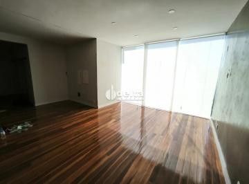 Comercial · 558m² · 1 Vaga · Casa comercial disponível para locação no bairro Tabajaras em Uberlândia-MG.
