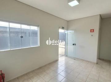 Comercial · 89m² · 1 Quarto · Casa comercial disponível para locação no bairro Tabajaras em Uberlândia-MG