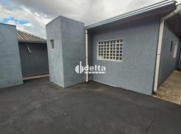 Comercial · 78m² · 1 Quarto · Casa comercial disponível para locação no bairro Tabajaras em Uberlândia-MG