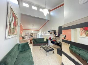 Casa · 220m² · 3 Quartos · 5 Vagas · Casa com 3 quartos sendo 1 suíte disponível para locação no bairro Morada da Colina em Uberlândia-MG