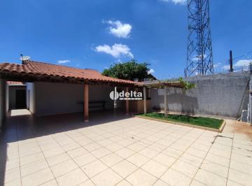 Casa · 250m² · 2 Quartos · 4 Vagas · Casa residencial com 2 quartos sendo 1 suíte, disponível para locação no bairro Ipanema em Uberlândi