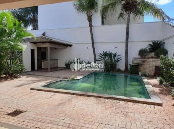 Casa · 470m² · 3 Quartos · 2 Vagas · Casa residencial disponível para locação e venda no bairro Morada da Colina em Uberlândia-MG.
