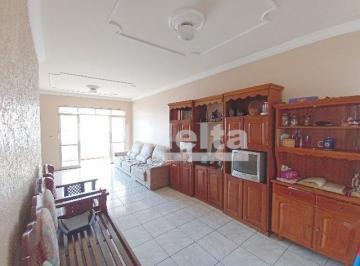 Apartamento · 300m² · 3 Quartos · 1 Vaga · Apartamento com 3 quartos sendo 1 suíte disponível para venda no bairro Centro em Uberlândia-MG