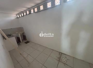 Comercial · 75m² · Loja Padrão em Uberlândia
