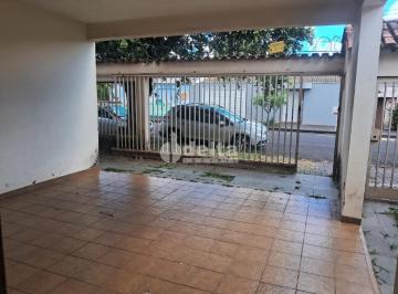 NULL · Casa residencial disponível para locação no bairro Umuarama em Uberlândia-MG
