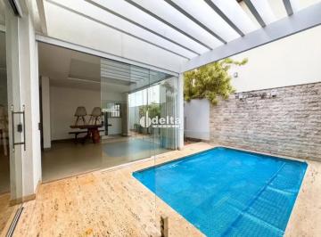 Casa · 382m² · 3 Quartos · 2 Vagas · Casa em condomínio com 3 suítes disponível para locação no bairro Nova Uberlândia em Uberlândia-MG