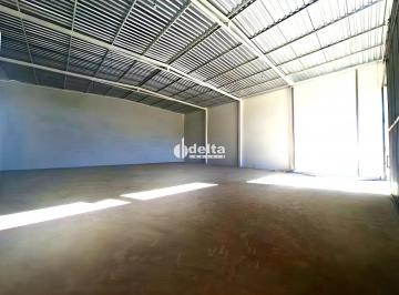 Comercial · 360m² · 5 Vagas · Galpão disponível para locação no bairro Dona Zulmira em Uberlândia-MG