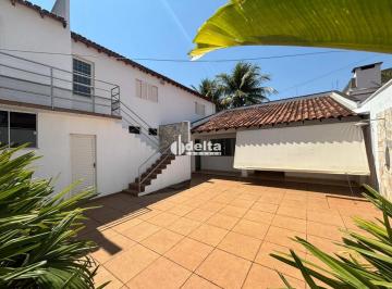 Comercial · 70m² · 2 Vagas · Casa residencial ou comercial disponível para locação no bairro Jardim Karaíba em Uberlândia-MG.