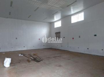 Comercial · 200m² · 1 Vaga · Loja disponível para locação no bairro Marta Helena em Uberlândia-MG.