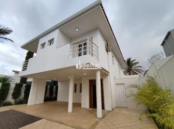 Casa · 600m² · 4 Quartos · 1 Vaga · Casa com 4 quartos, sendo 2 suítes disponível para locação no bairro Morada da Colina em Uberlândia-