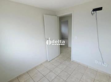 Casa · 132m² · 1 Quarto · Casa comercial disponível para locação no bairro Tabajaras em Uberlândia-MG