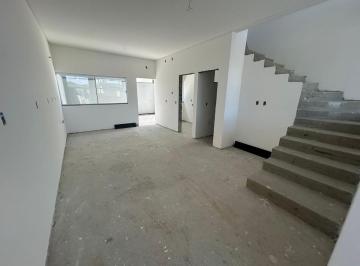 Casa · 146m² · 3 Quartos · Sobrado de Alto Padrão à Venda em Navegantes-SC, Bairro Gravatá 3 Quartos sendo 1 Suíte, 1 Sala, 3 B