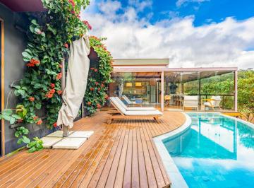 Casa · 293m² · 4 Quartos · 2 Vagas · Casa com 4 quartos em Itaipava, Petrópolis