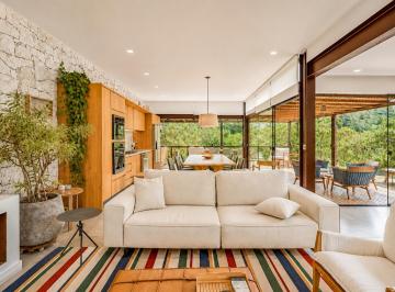 Casa · 293m² · 4 Quartos · 2 Vagas · Casa com 4 quartos em Itaipava, Petrópolis