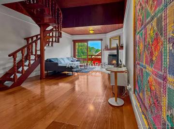 Apartamento · 240m² · 5 Quartos · 3 Vagas · Cobertura Duplex à Venda | Capivari, Campos do Jordão — 3 Suítes e Lareira