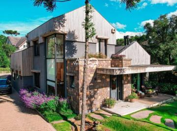 Casa · 3 Quartos · 2 Vagas · Vende-se Casa, no Condomínio Aspen Mountain Gramado, com 3 quartos.