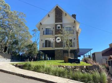 Apartamento · 3 Quartos · 1 Vaga · Vende-se Cobertura, no Residencial Ipê Amarelo, em Gramado, com 3 quartos