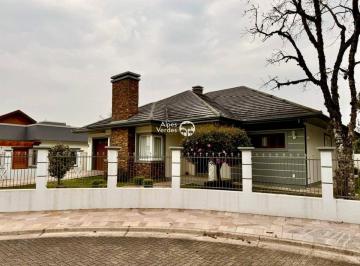 Casa · 214m² · 3 Quartos · 1 Vaga · Vende-se casa próx ao centro de Gramado- 3 Quartos- R$2.620.000,00