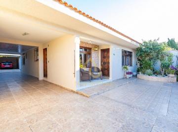 c75d6a7efa6502d318cddf11a20664d9db0a5a2b · Casa à venda no Atuba – Pinhais/PR | 3 quartos (1 suíte) | 4 vagas | 324 m² de terreno